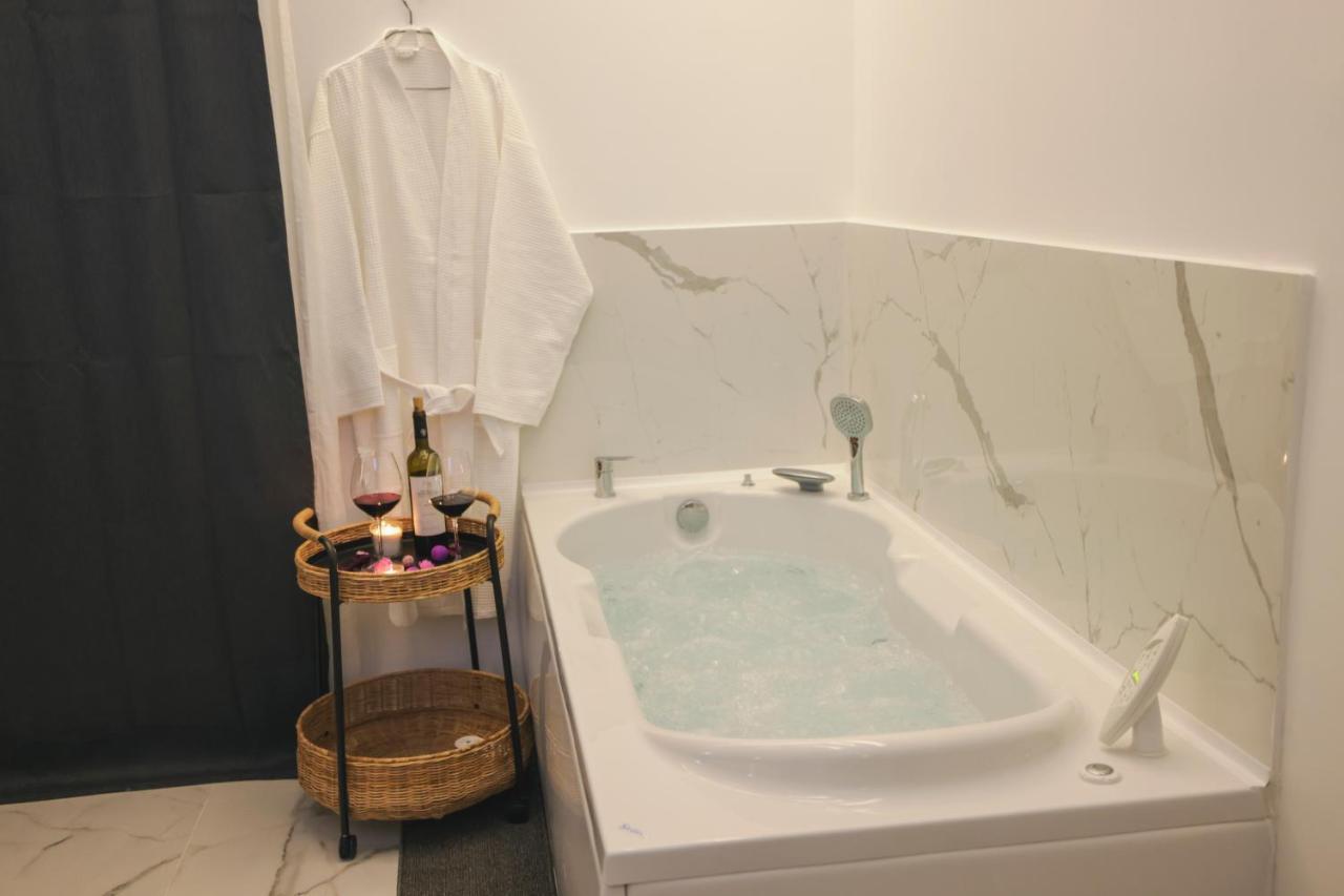 Apollo 2 Bd Jacuzzi Suite Афины Экстерьер фото
