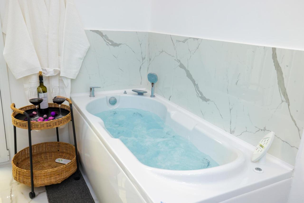 Apollo 2 Bd Jacuzzi Suite Афины Экстерьер фото